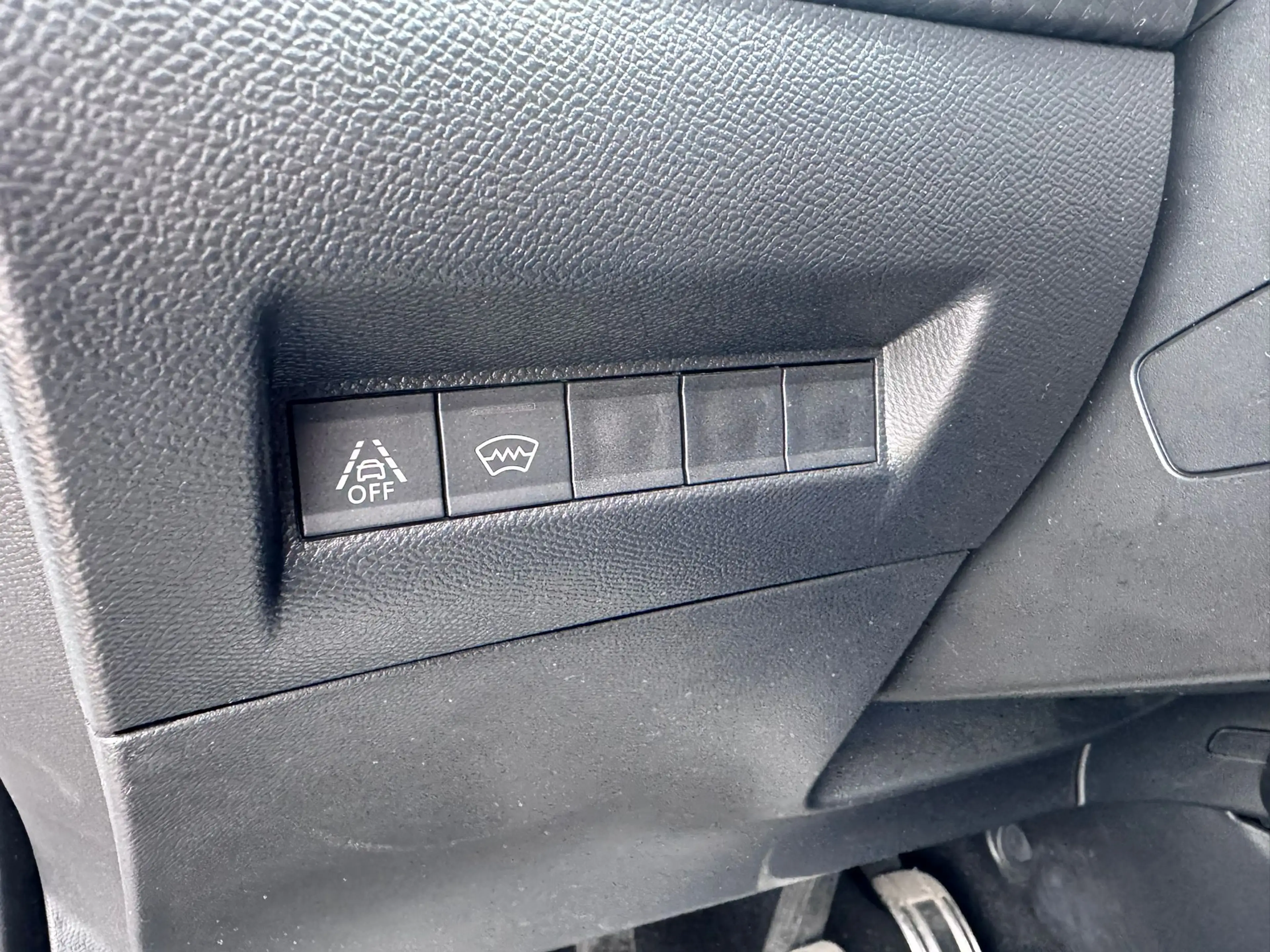 Peugeot 2008 1.2 PureTech GT — photo 9