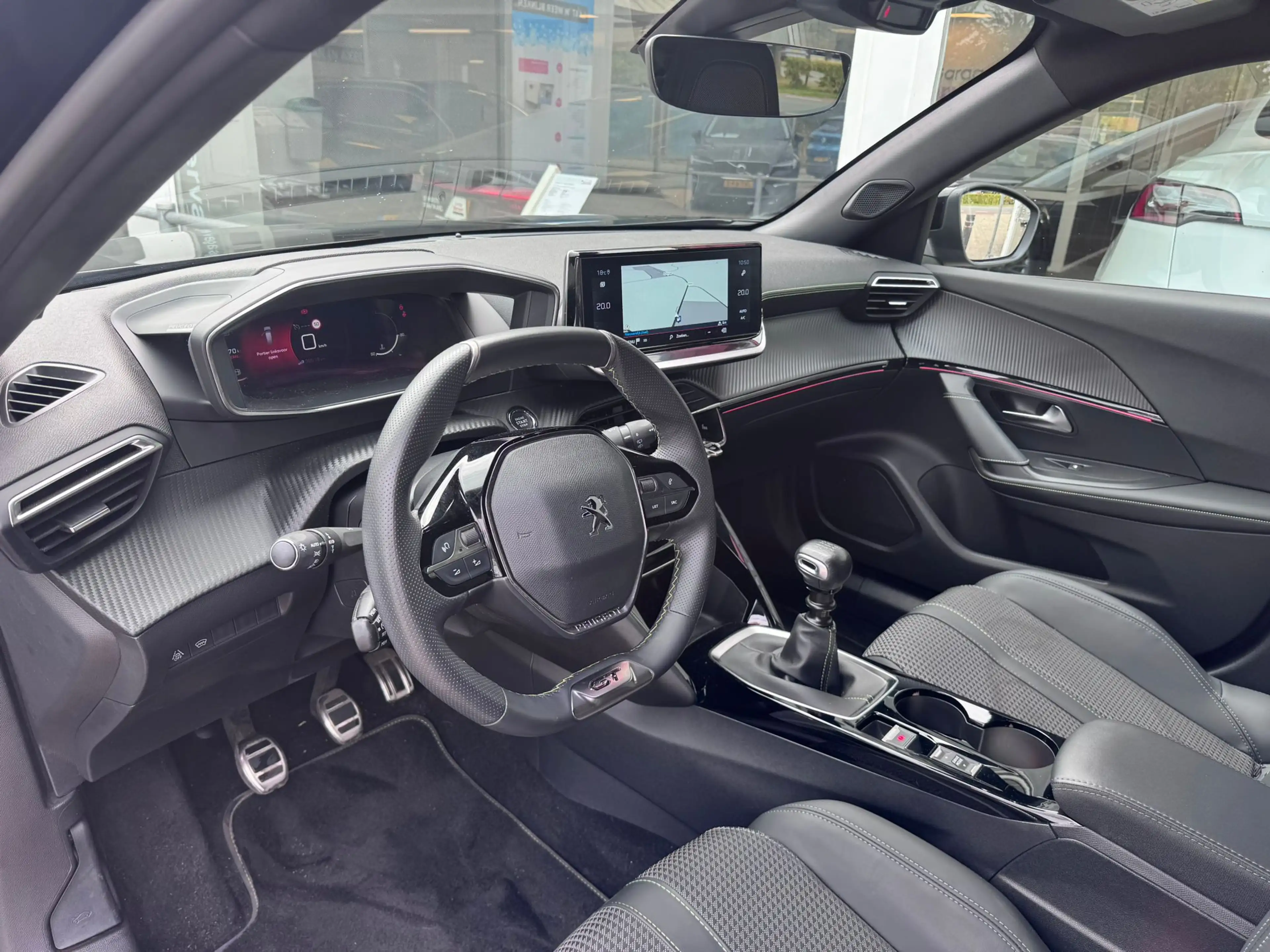 Peugeot 2008 1.2 PureTech GT — photo 5