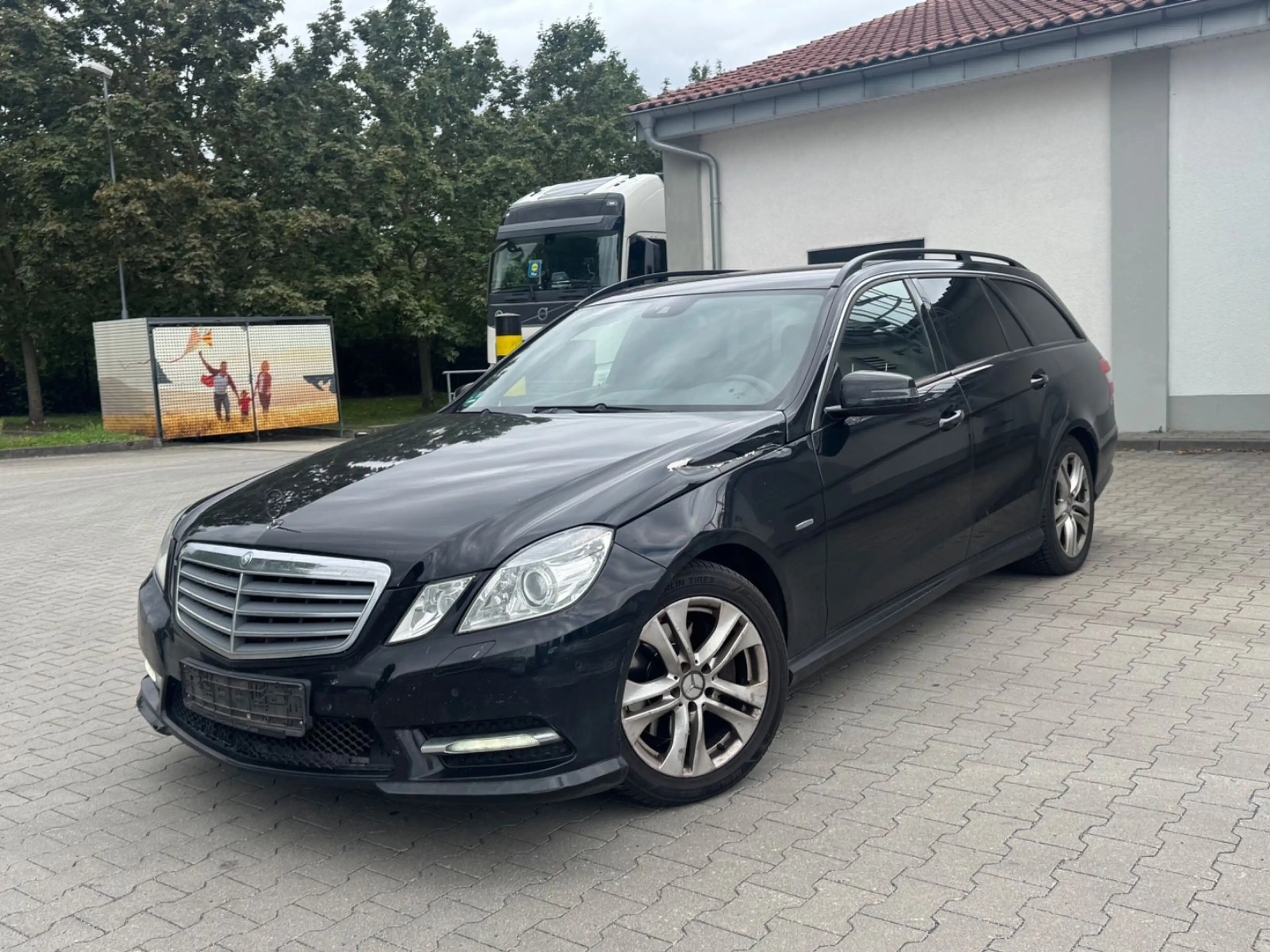Mercedes-Benz E 250 CDI BlueEfficiency AMG Line/H&K/XENON/LED — photo 2