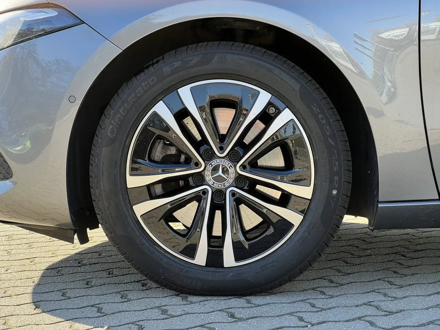 Mercedes-Benz A 250 e Progressive Line Advanced Plus Grijs - 2