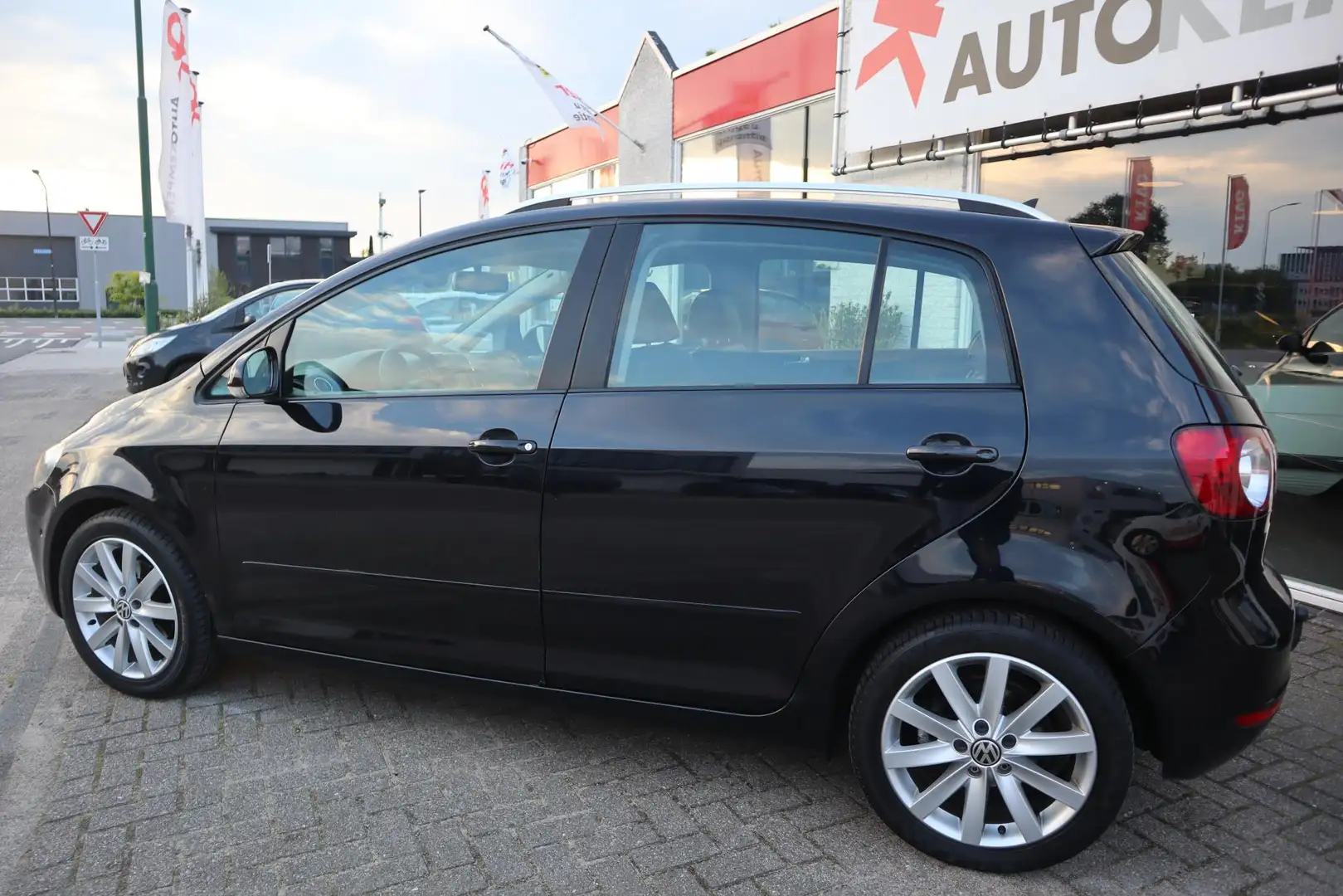 Volkswagen Golf Plus 1.4 TSI HIGHLINE TREKHAAK|LEER|PDC V+A Zwart - 2