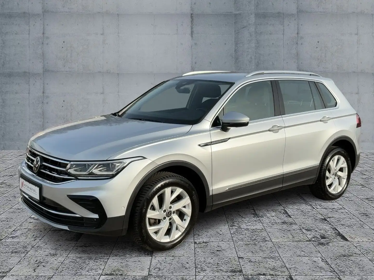 Volkswagen Tiguan 2.0TDI DSG 4M ELEGANCE MATRIX+AHK+ACC+HuD Silber - 2