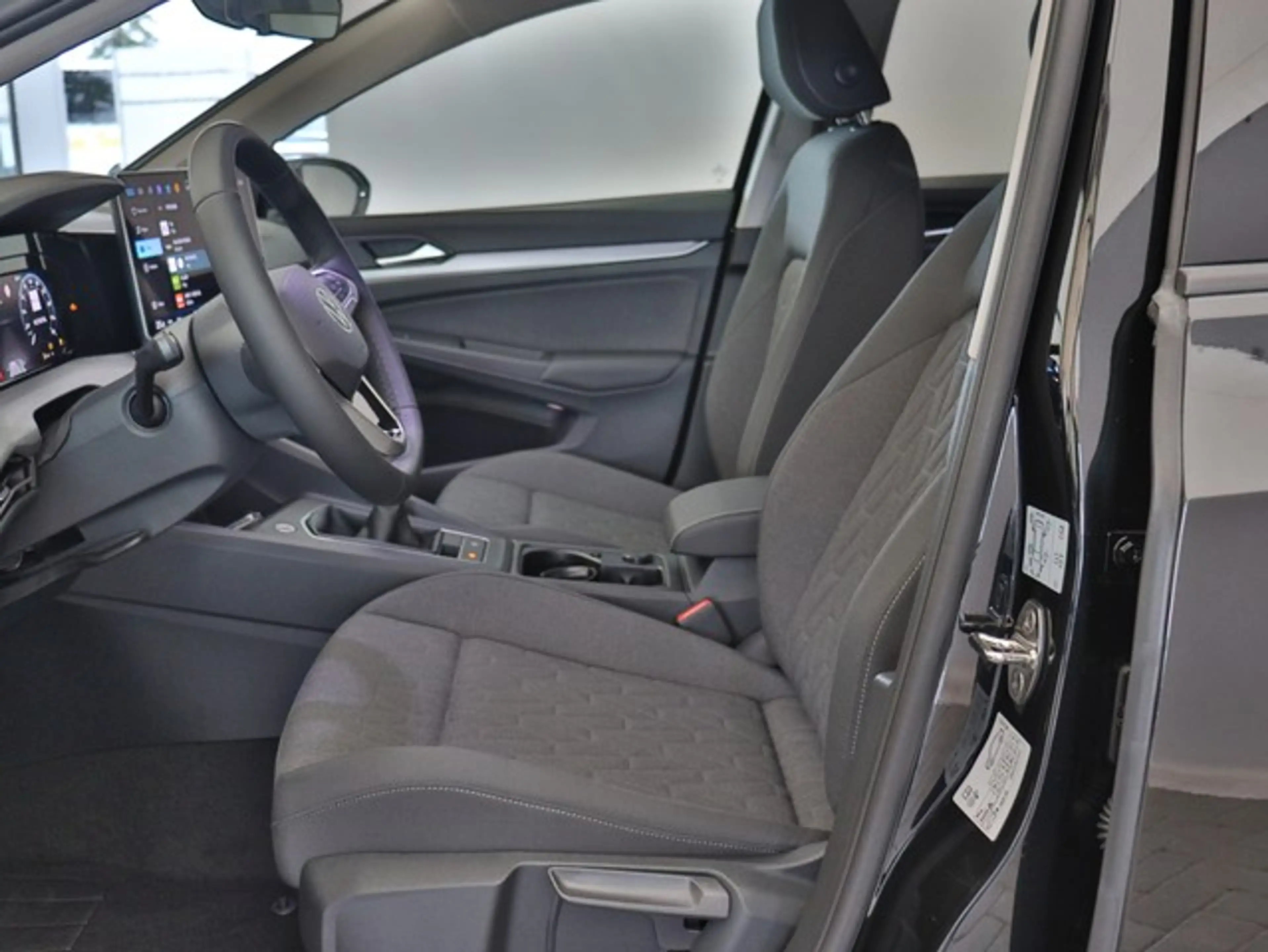 Volkswagen Golf VIII Life 1.5TSI NAVI+LED+ACC+AMBIENTE+MFL-BEHE... — photo 12