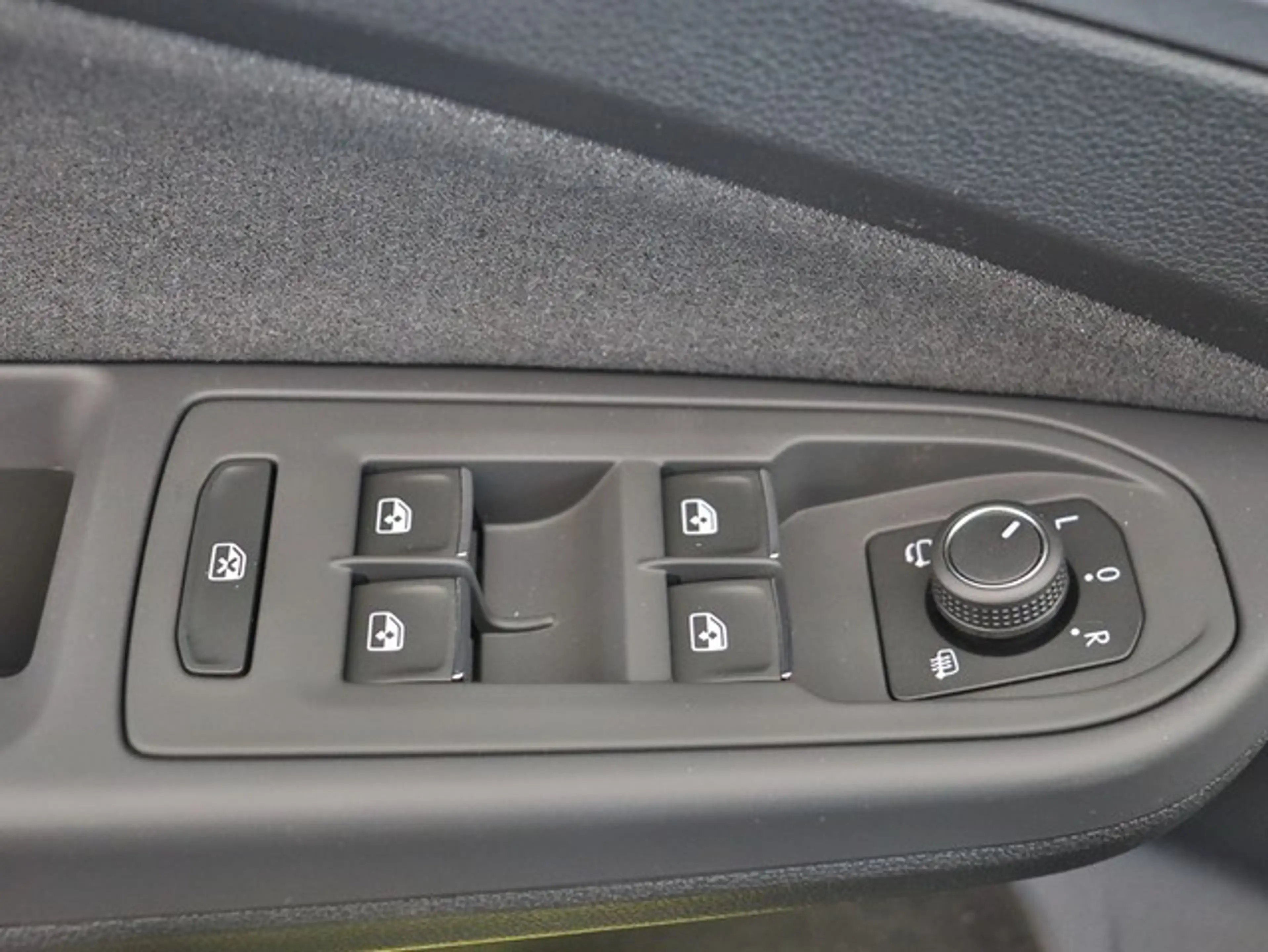Volkswagen Golf VIII Life 1.5TSI NAVI+LED+ACC+AMBIENTE+MFL-BEHE... — photo 14
