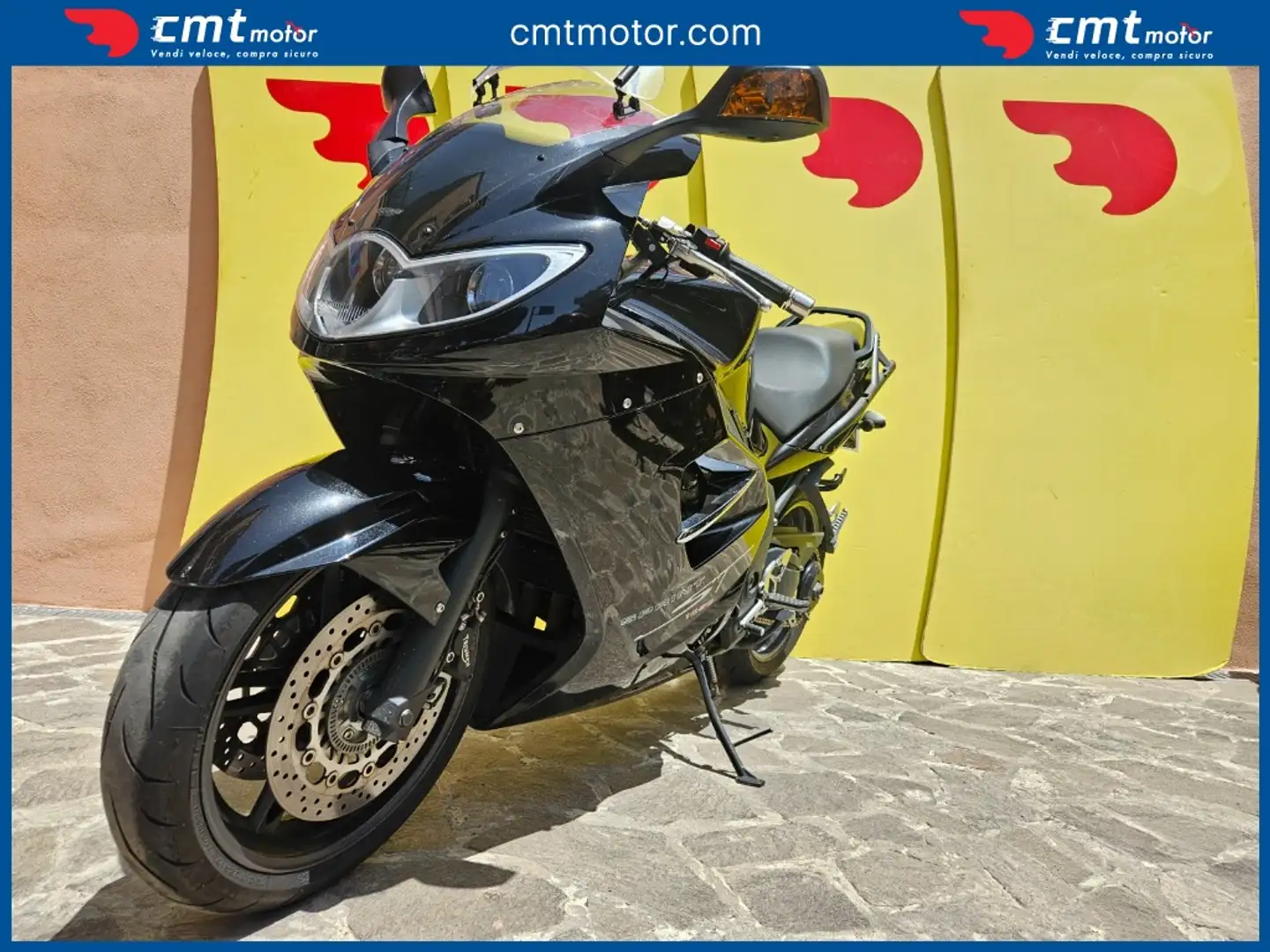 Triumph Sprint 1050 ST - 2