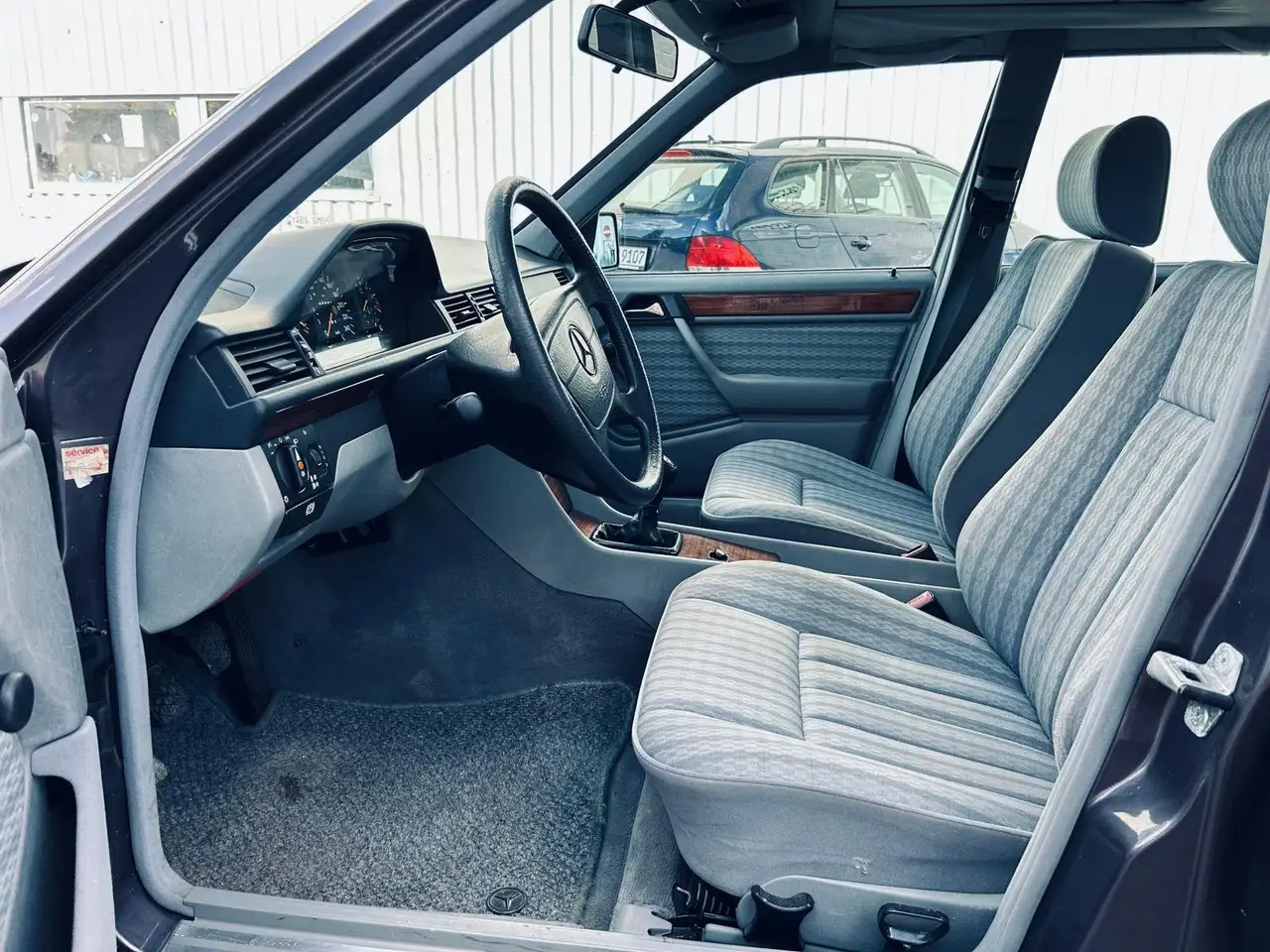 Mercedes-Benz E 200, foto 11