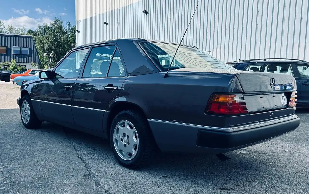 Mercedes-Benz E 200, foto 4