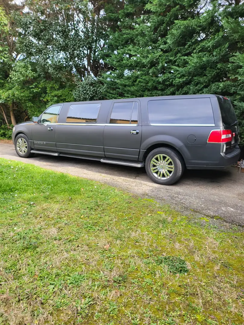 Lincoln Navigator Limousine Zwart - 2