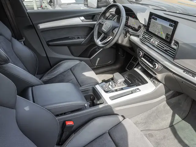 Audi Q5 view 8