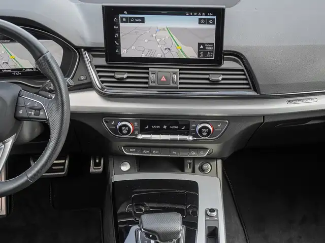 Audi Q5 view 12
