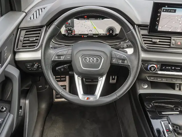 Audi Q5 view 11