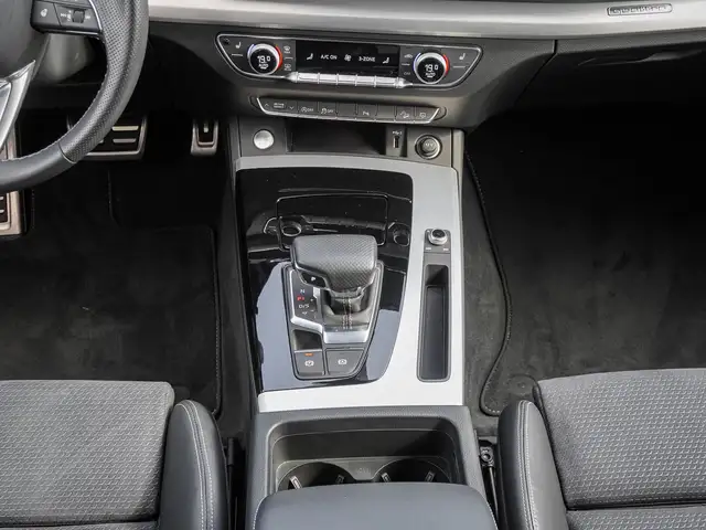 Audi Q5 view 14