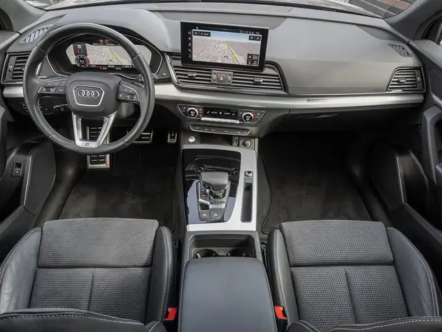 Audi Q5 view 10