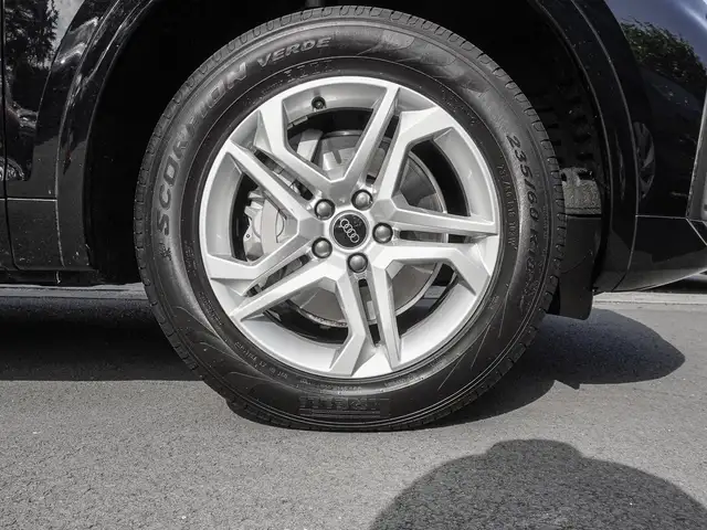 Audi Q5 view 7