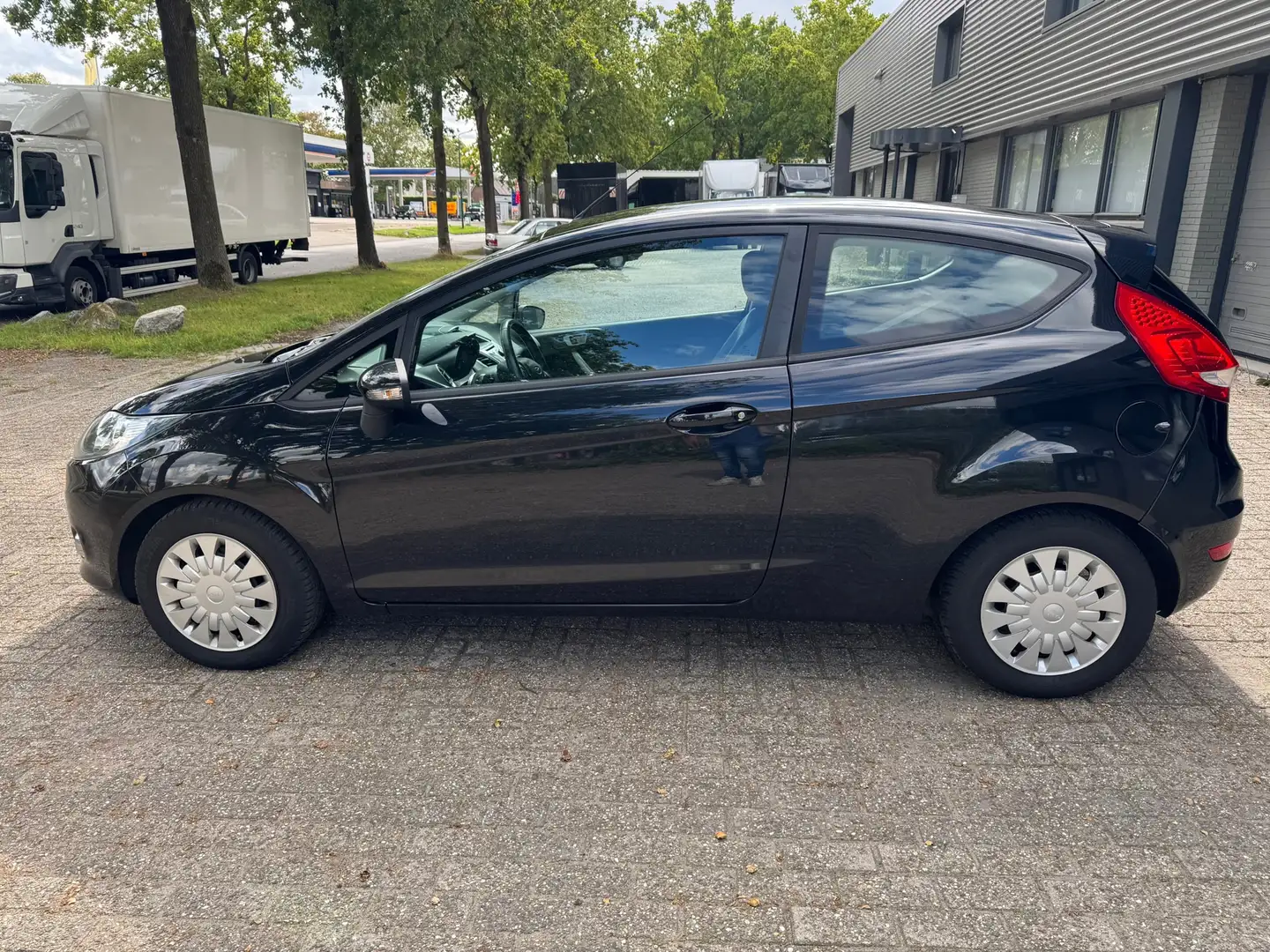 Ford Fiesta 1.6 TDCi ECOnetic Lease Trend Zwart - 2