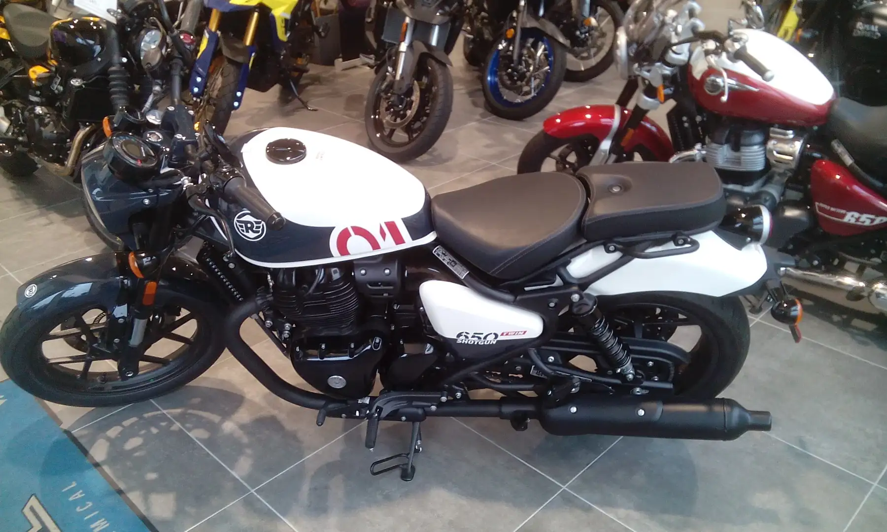 Royal Enfield Shot Gun 650 Stencil White Alb - 2