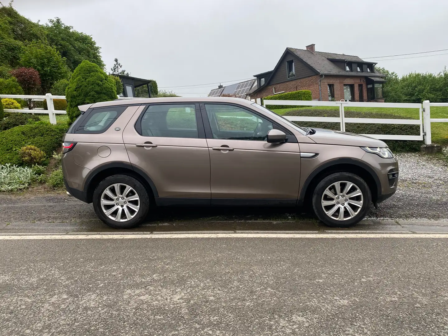 Land Rover Discovery Sport 2.0 TD4 HSE Braun - 2
