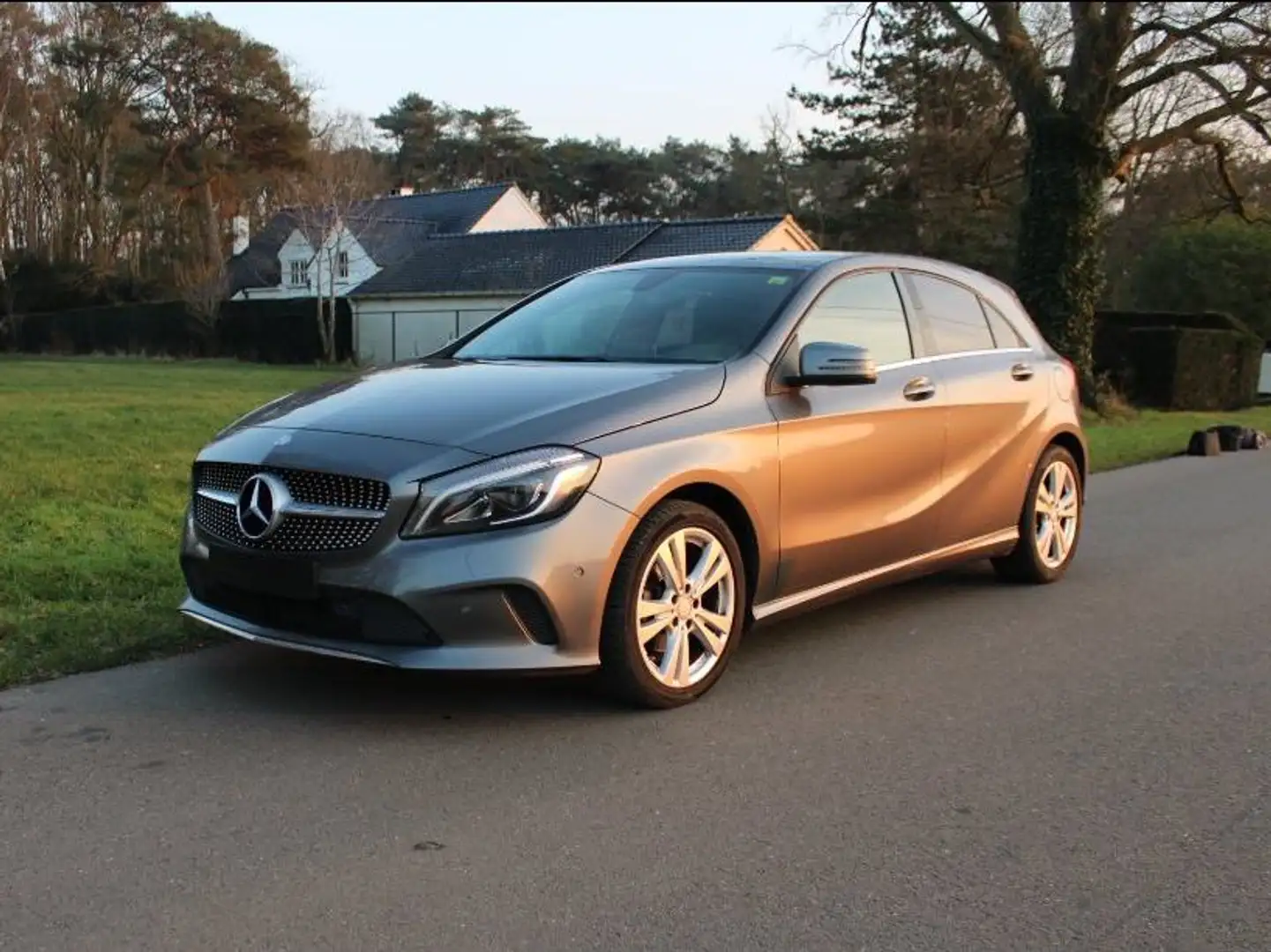 Mercedes-Benz A 180 A+180+Urban Argent - 1