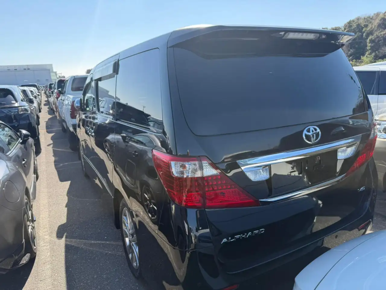 Toyota Alphard снимка Toyota Alphard