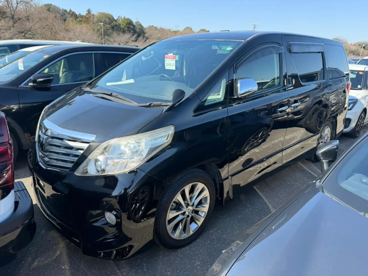 Toyota Alphard снимка Toyota Alphard