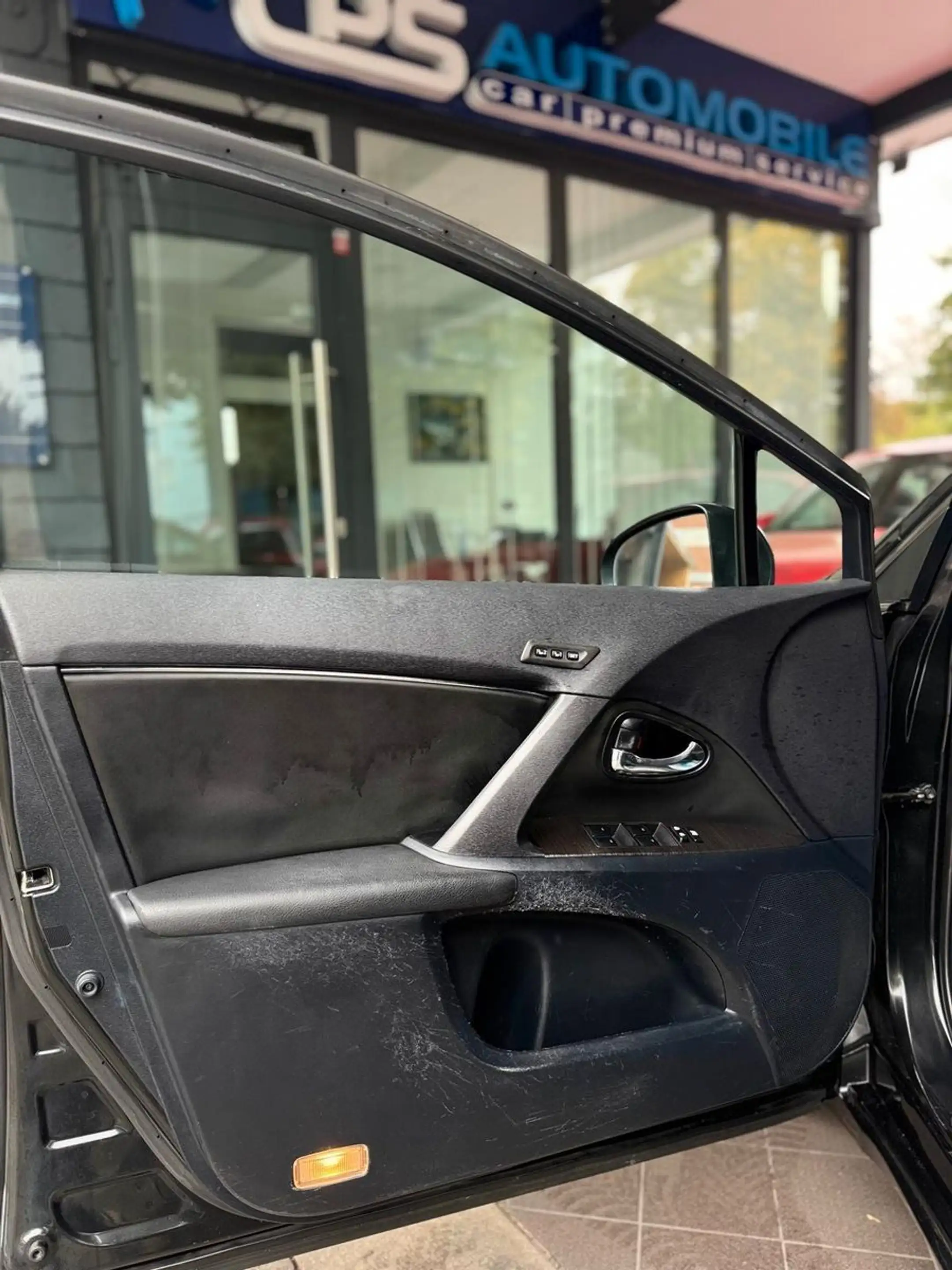 Toyota Avensis Kombi TEC-Edition — photo 11