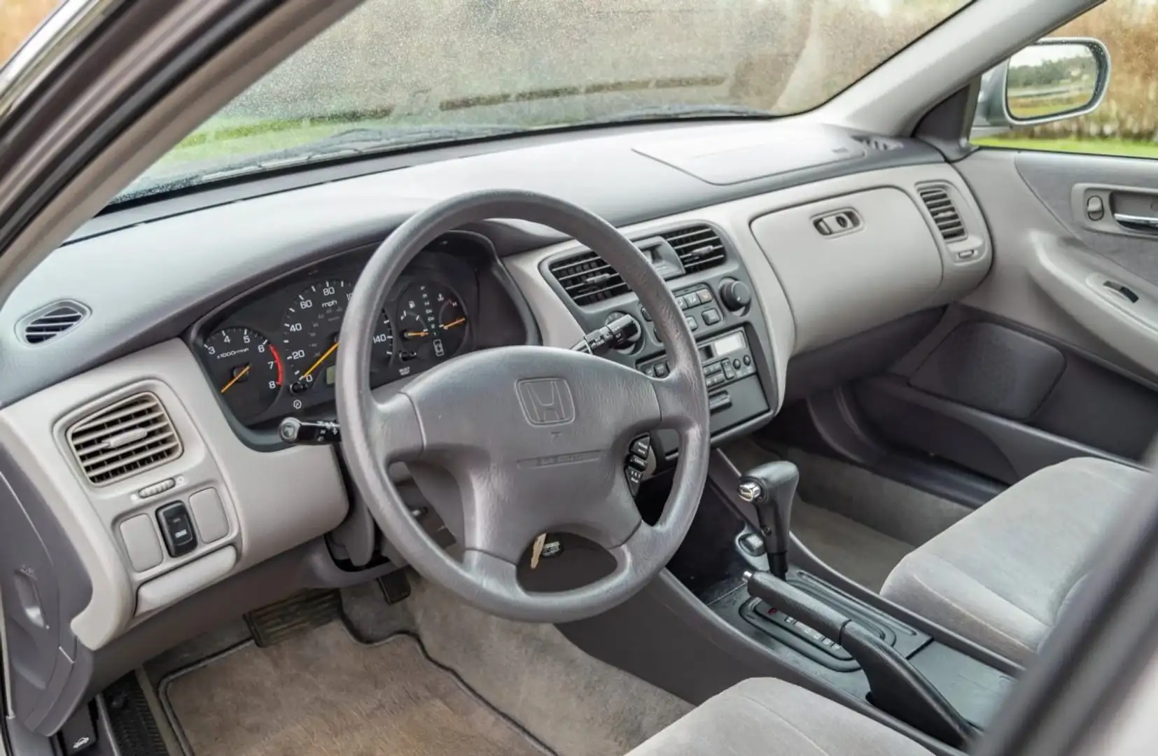 Honda Accord LX V6 Plateado - 1