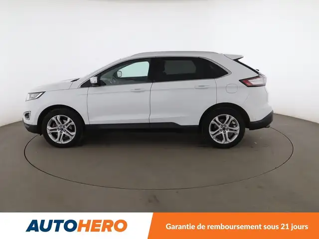 Ford Edge view 3