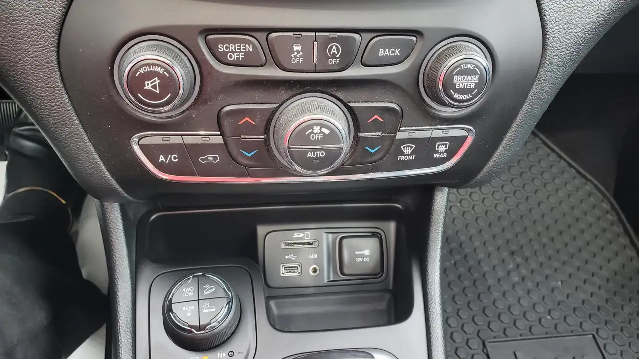 Jeep Cherokee снимка Jeep Cherokee