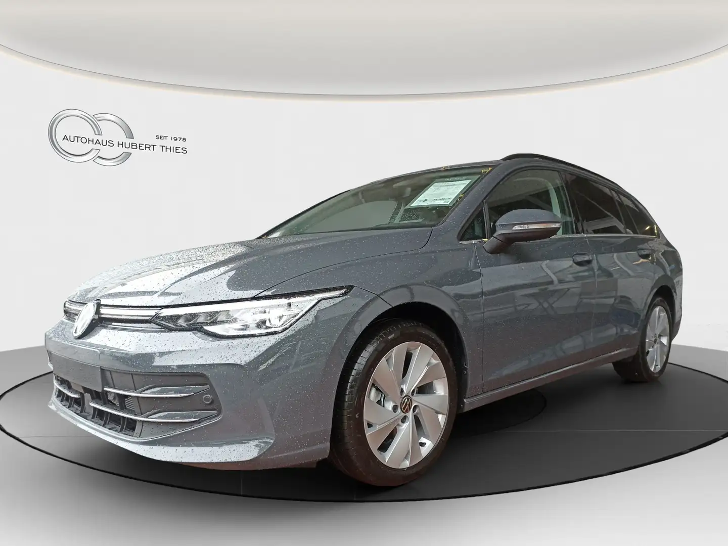 Volkswagen Golf Var. VIII 1.5 eTSI DSG Style AHK+NAVI+LED+KAMERA Grau - 1