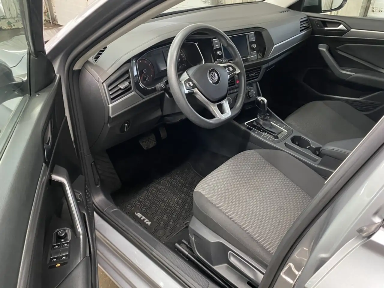 Volkswagen Jetta снимка Volkswagen Jetta