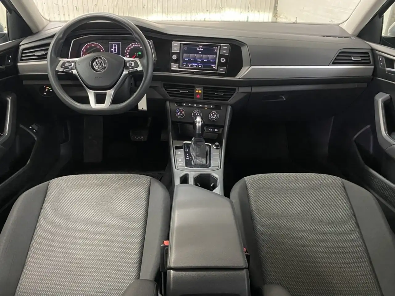 Volkswagen Jetta снимка Volkswagen Jetta