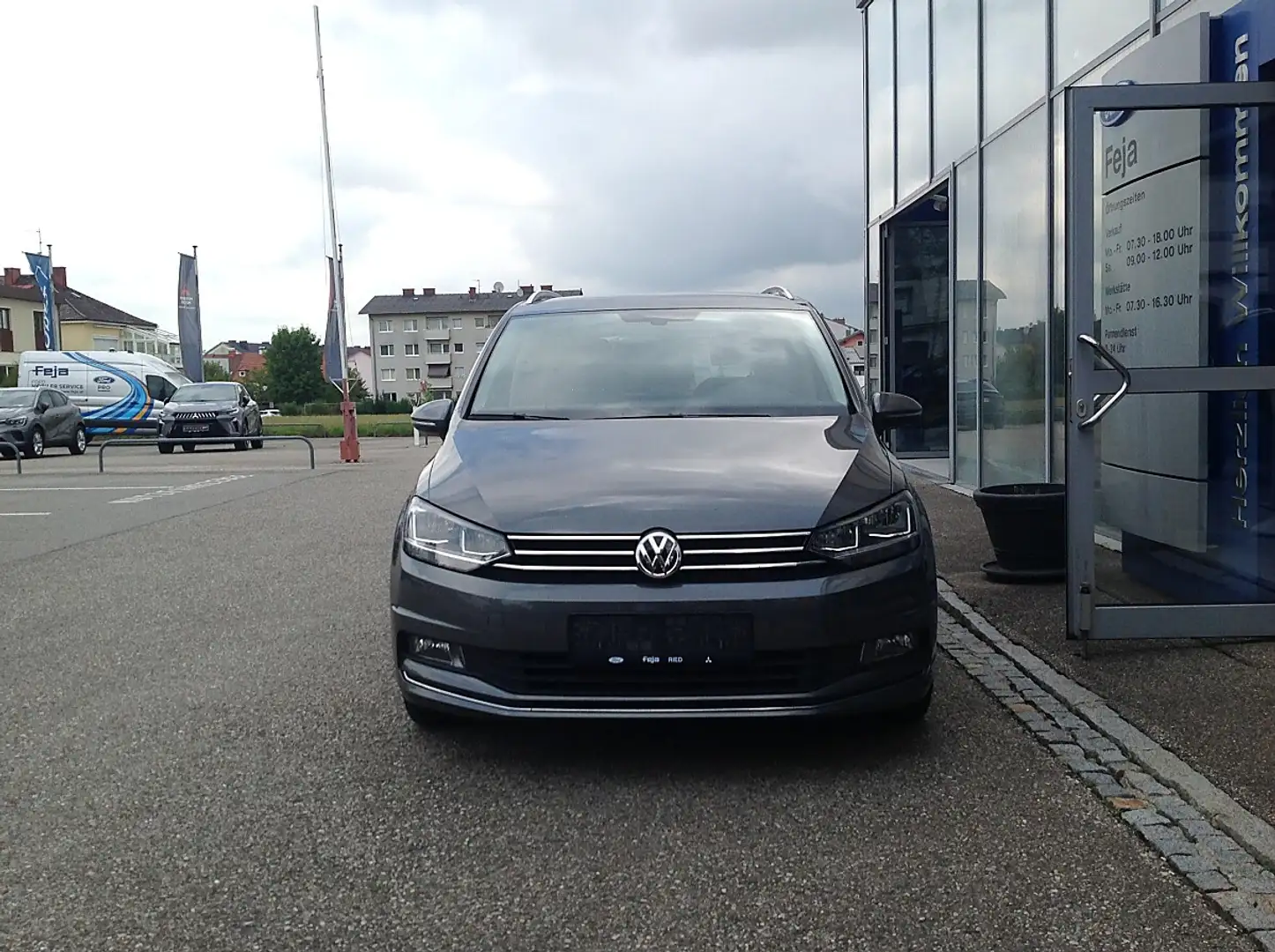 Volkswagen Touran Highline 1,6 SCR TDI Grau - 2