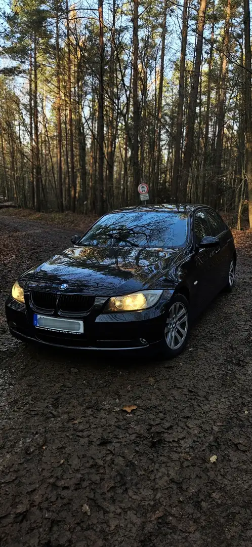 BMW 320 E90 Aut. Schwarz - 1