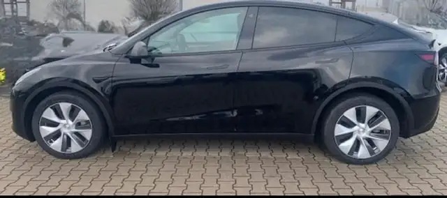 Tesla Model Y Long Range Dual AWD