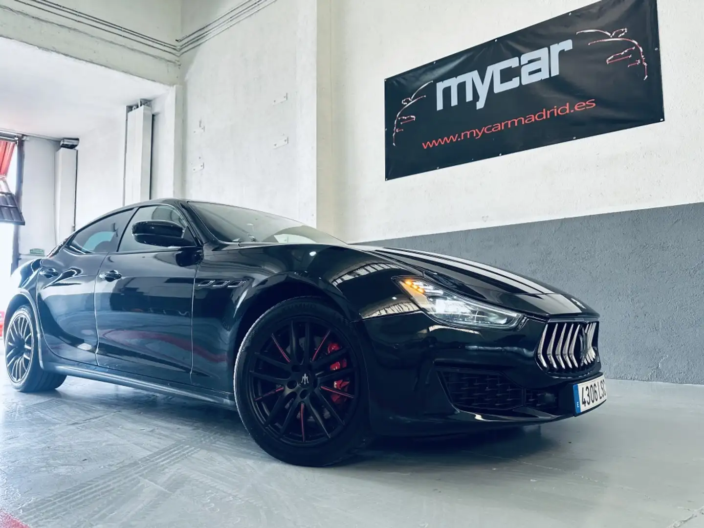 Maserati Ghibli Diesel GranLusso Aut. 275 Zwart - 2