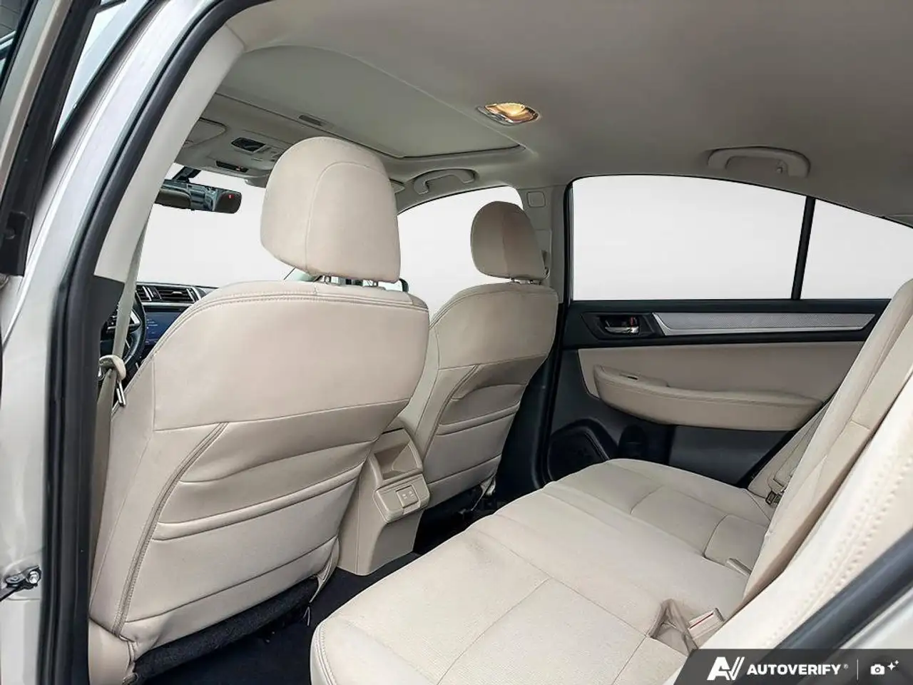 Subaru Legacy снимка Subaru Legacy