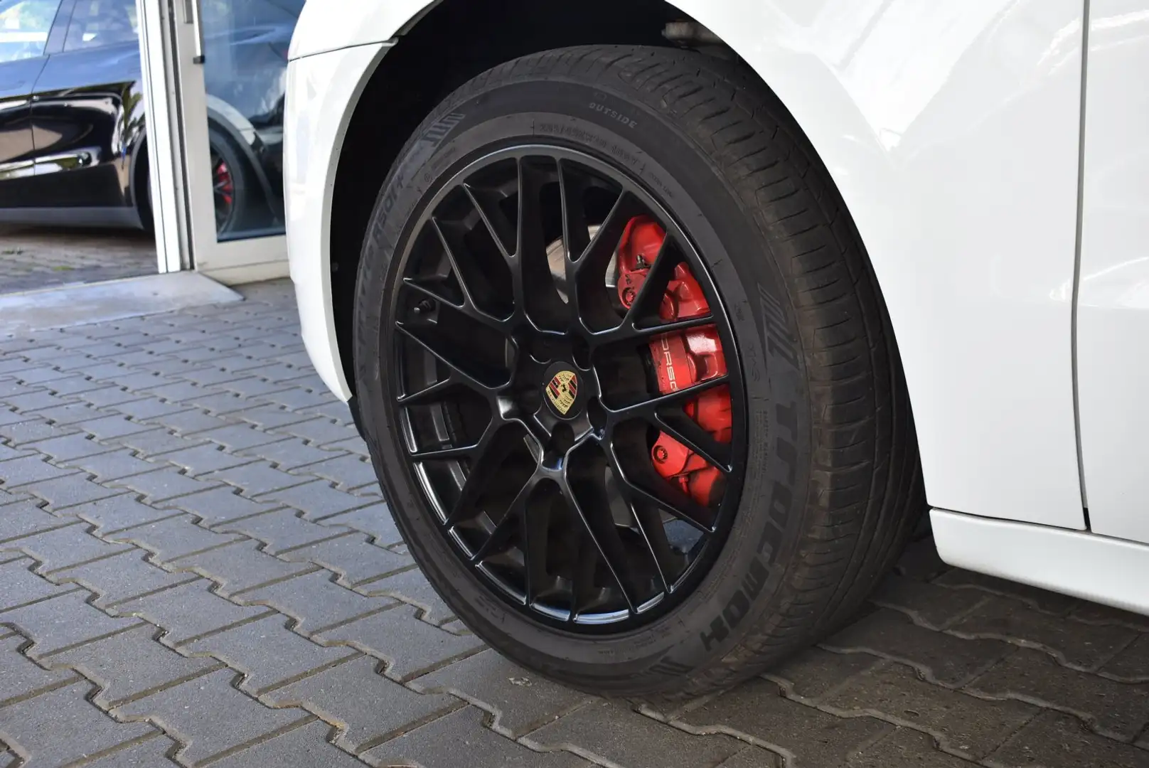 Porsche Macan GTS 3.0 Sport Design Paket APP Navi Weiß - 2