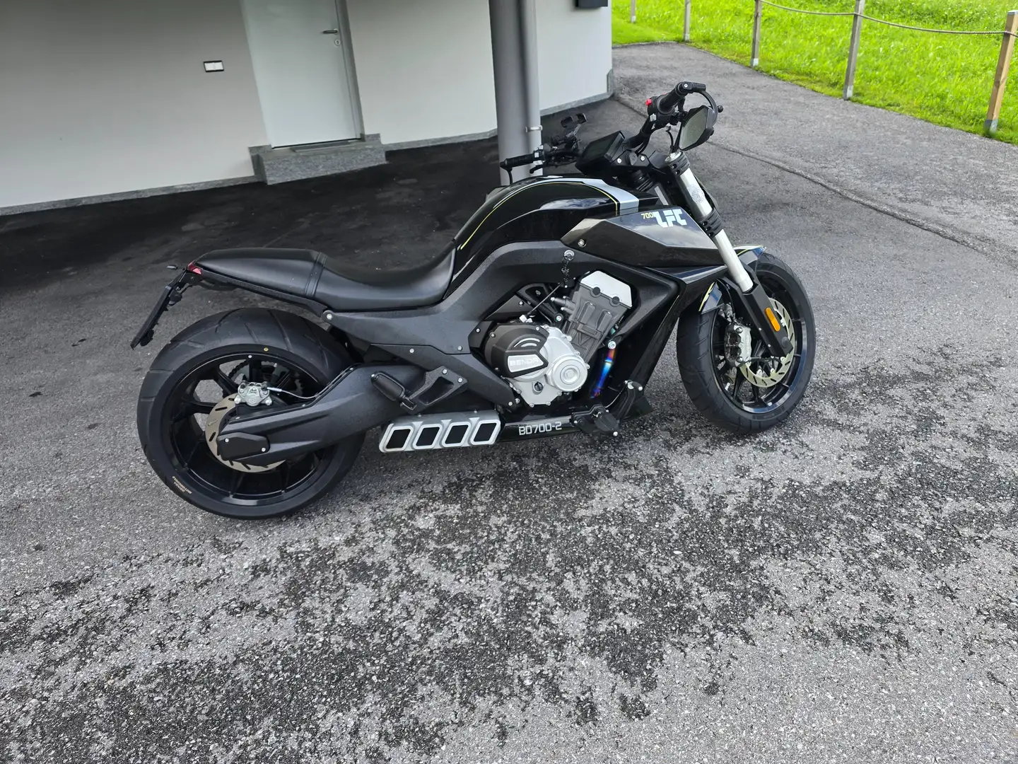 Benda LFC 700 Černá - 2