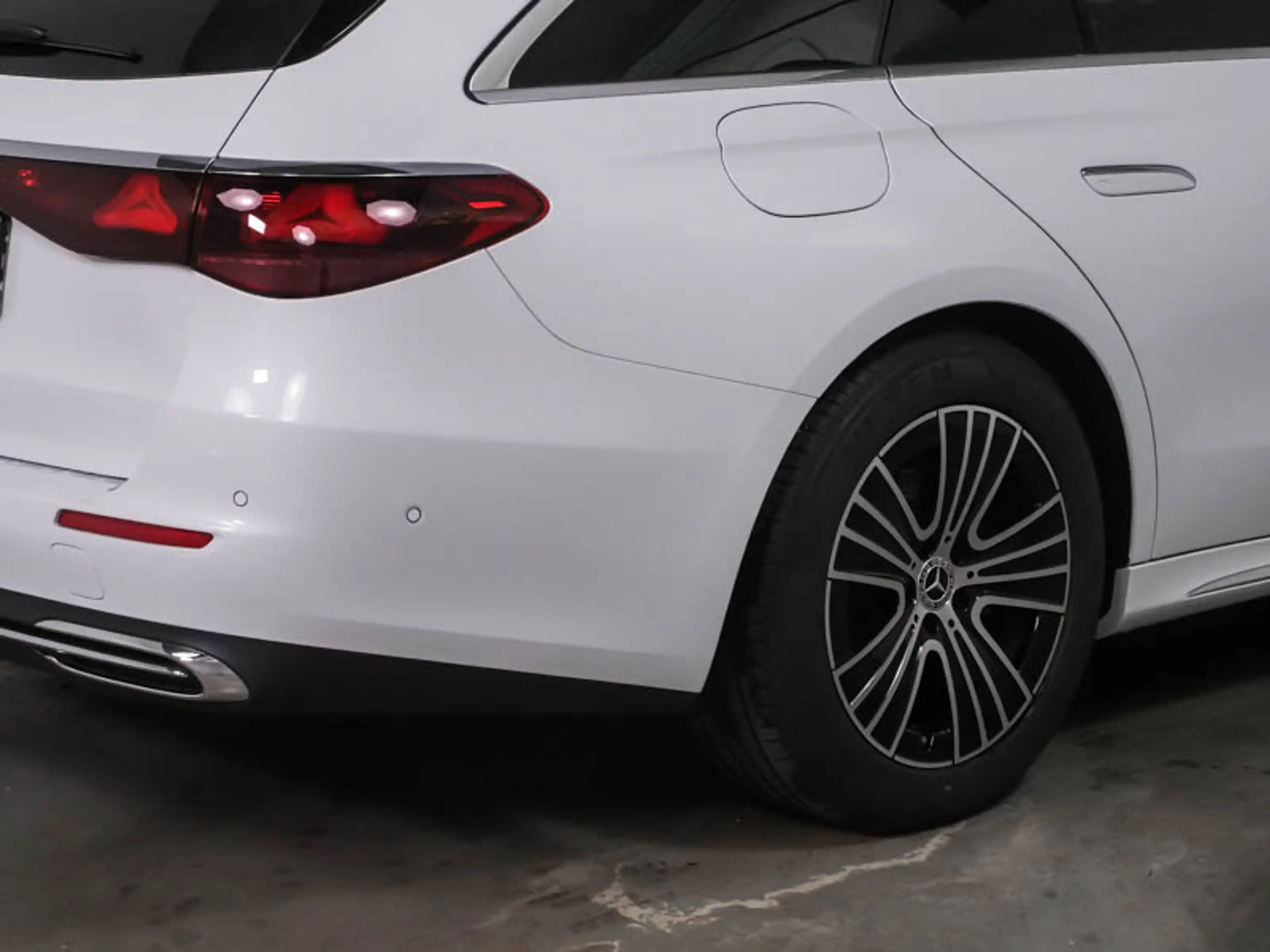 Mercedes-Benz E 220 T d Exclusiv manufaktur Servo Superscreen — photo 4