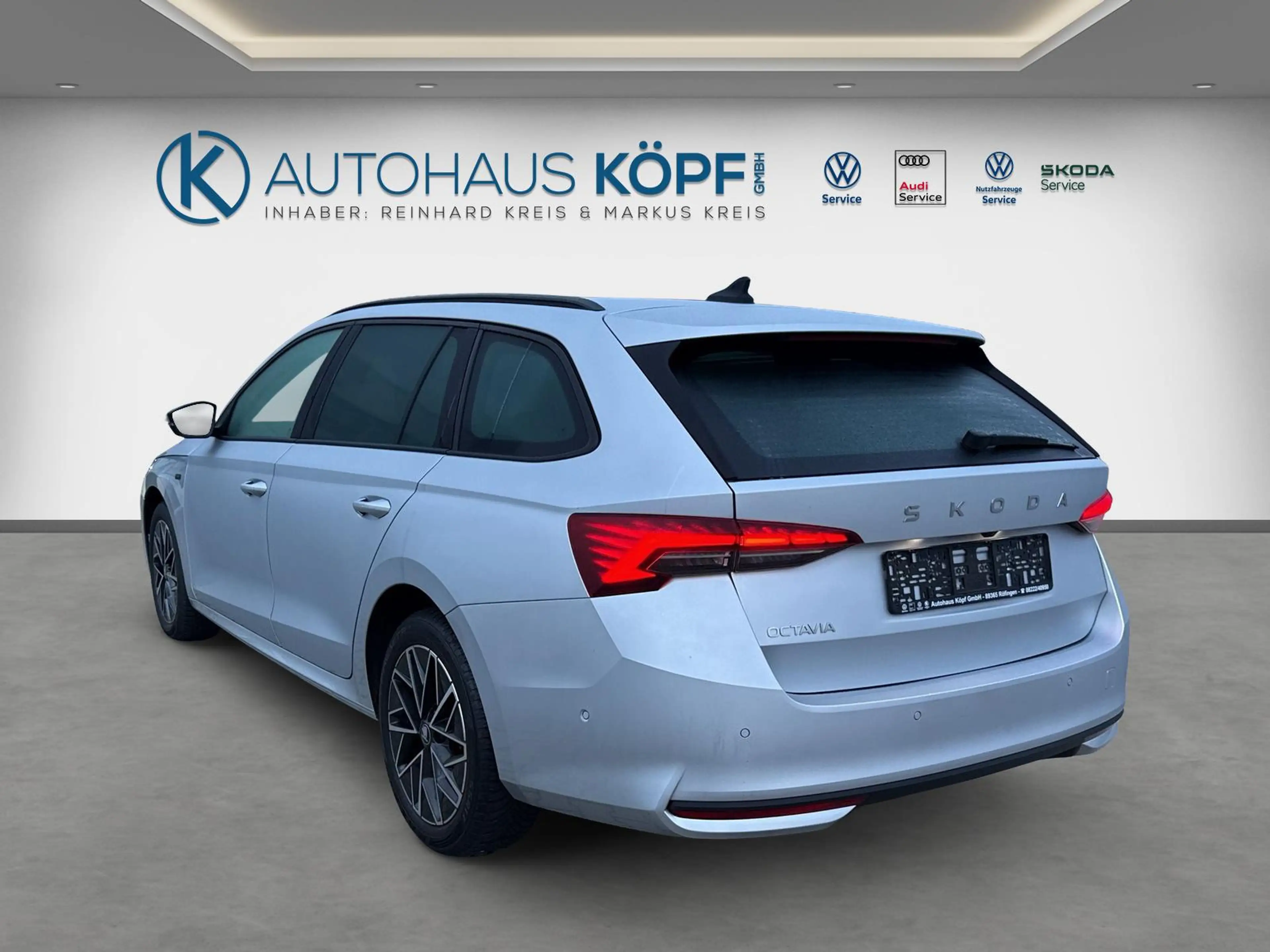 Skoda Octavia Combi 2.0TDI Tour Matrix LED HUD 360° behz Front — photo 3