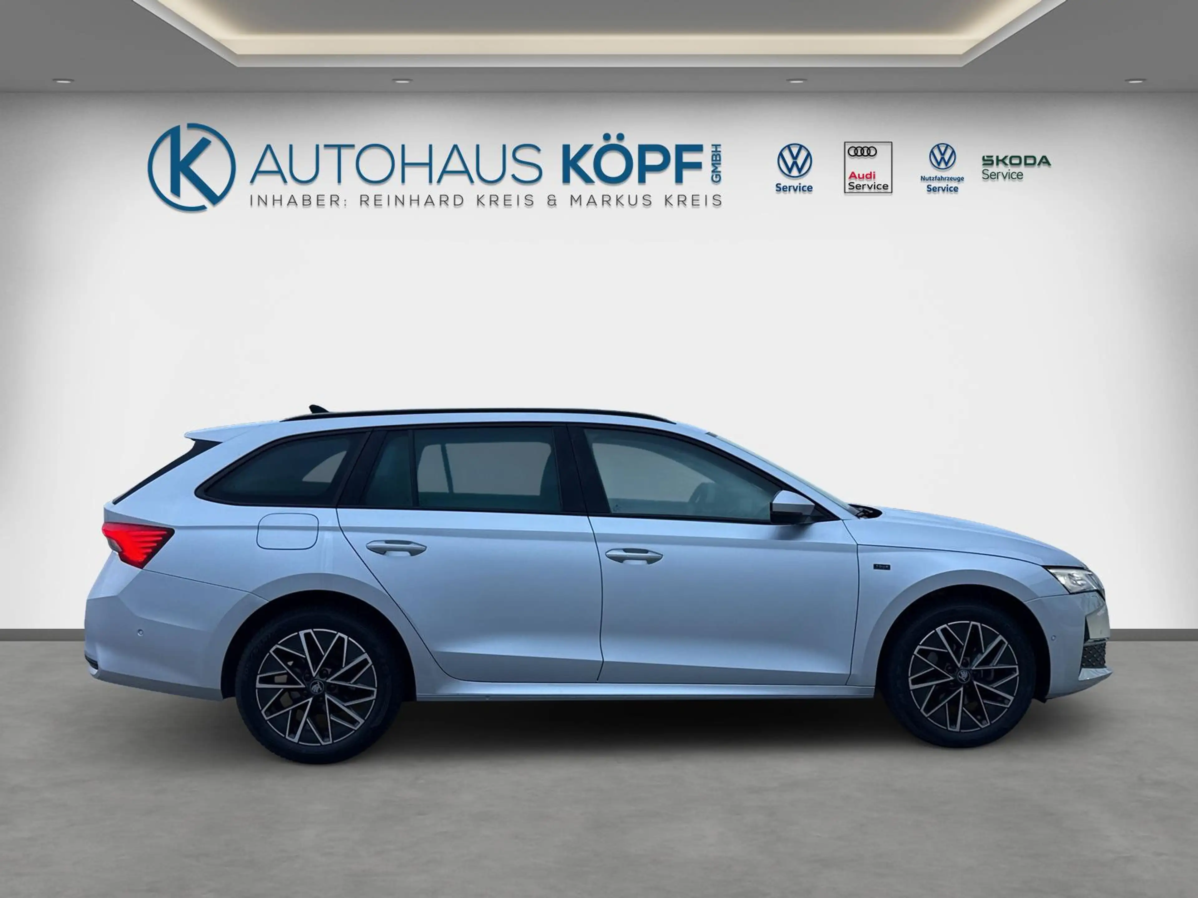 Skoda Octavia Combi 2.0TDI Tour Matrix LED HUD 360° behz Front — photo 6