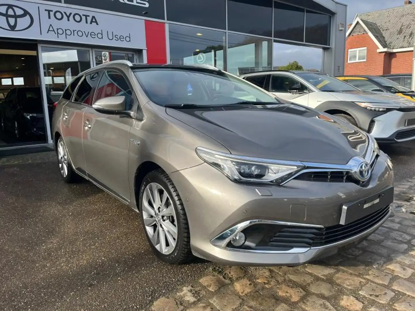 Toyota Auris Lounge Bronze - 1