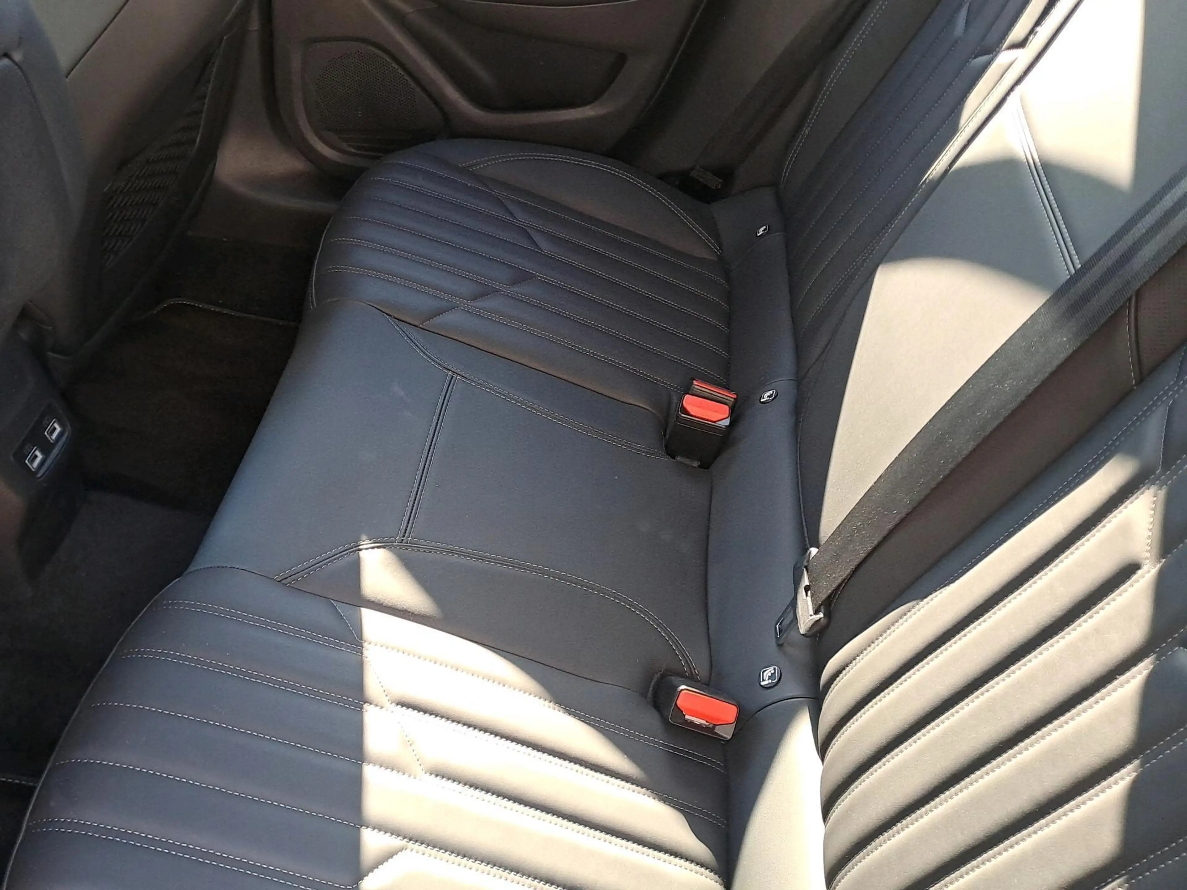 Peugeot 208 1.2 PureTech GT — photo 14