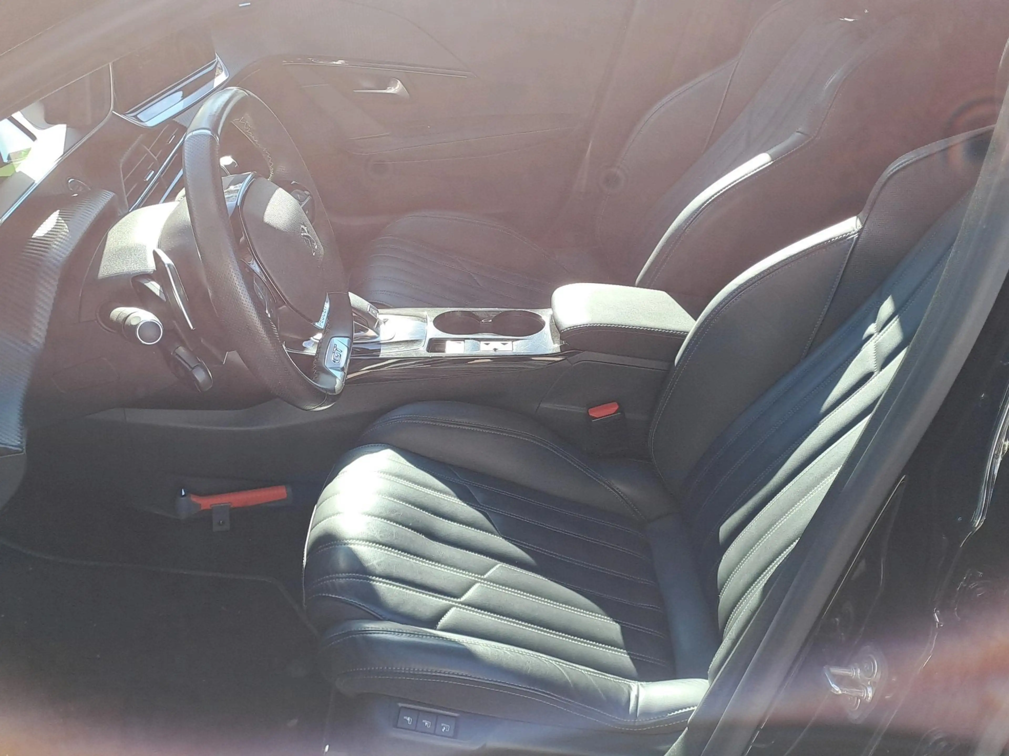 Peugeot 208 1.2 PureTech GT — photo 13