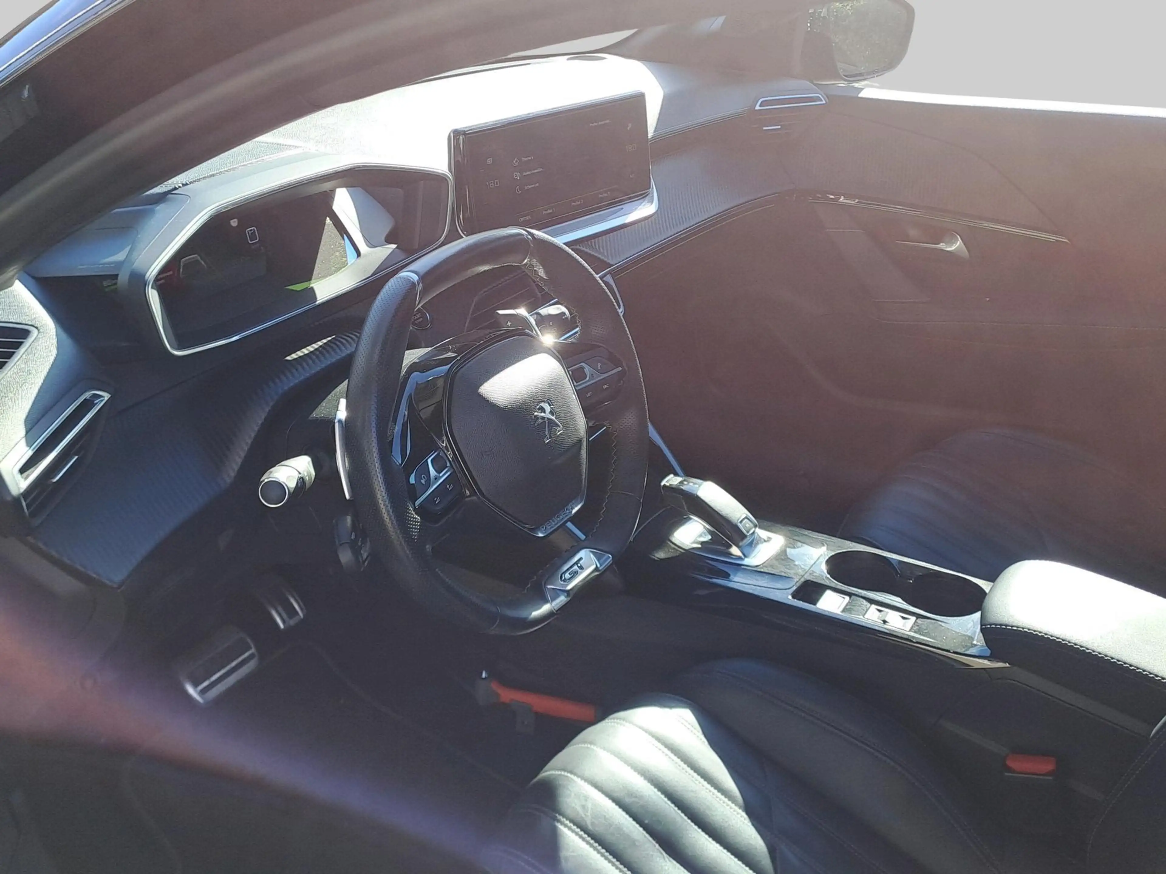 Peugeot 208 1.2 PureTech GT — photo 12