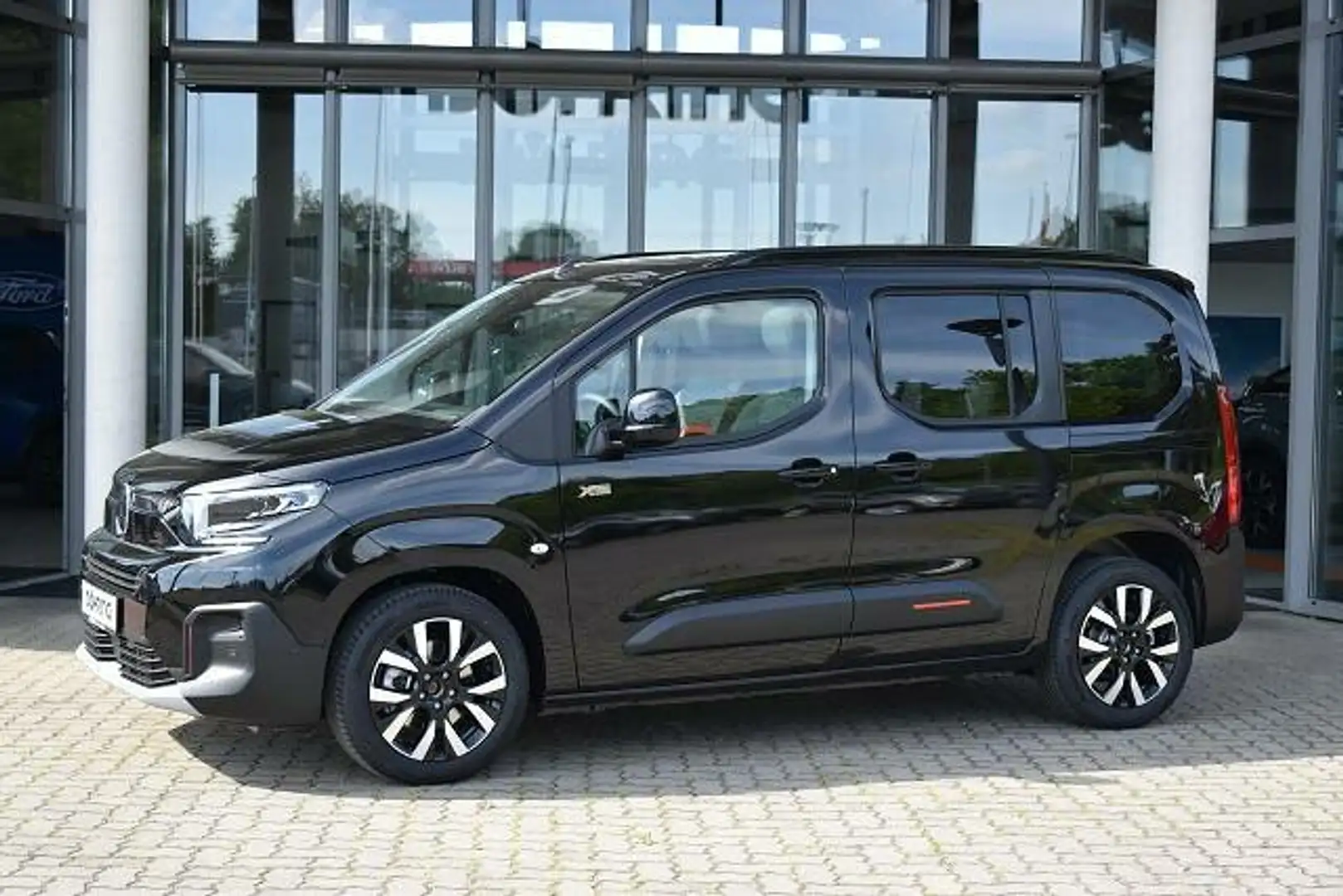 Citroen Berlingo Berlingo M BlueHDi 130 EAT8 XTR Max SHZ PDC Cam Na Schwarz - 2