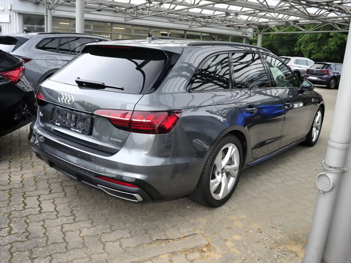 Audi A4 Avant 45 TFSI quattro S line AHK Navi PDC ACC Gris - 2