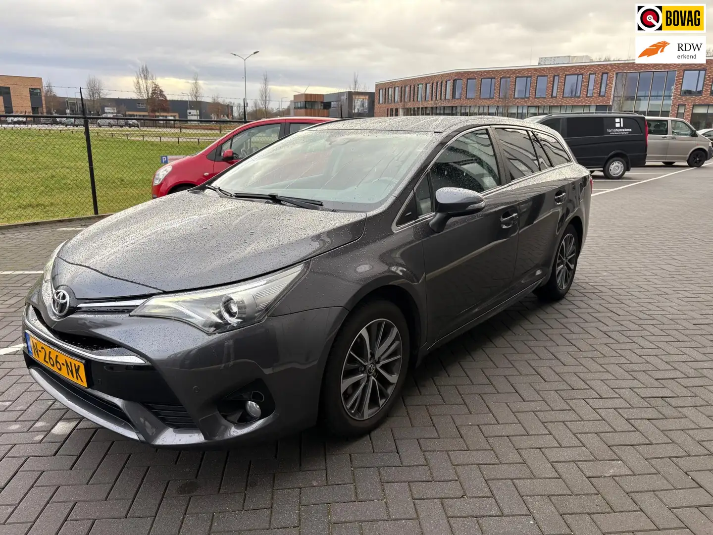 Toyota Avensis Touring Sports 1.8 VVT-i Business Pro Gris - 1
