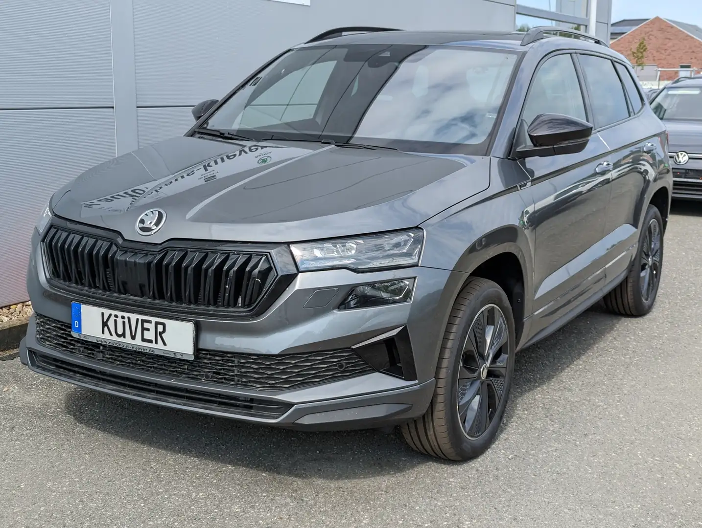 Skoda Karoq 1,5 TSI DSG Sportline Navi+Pano+LED+AHK Grau - 1