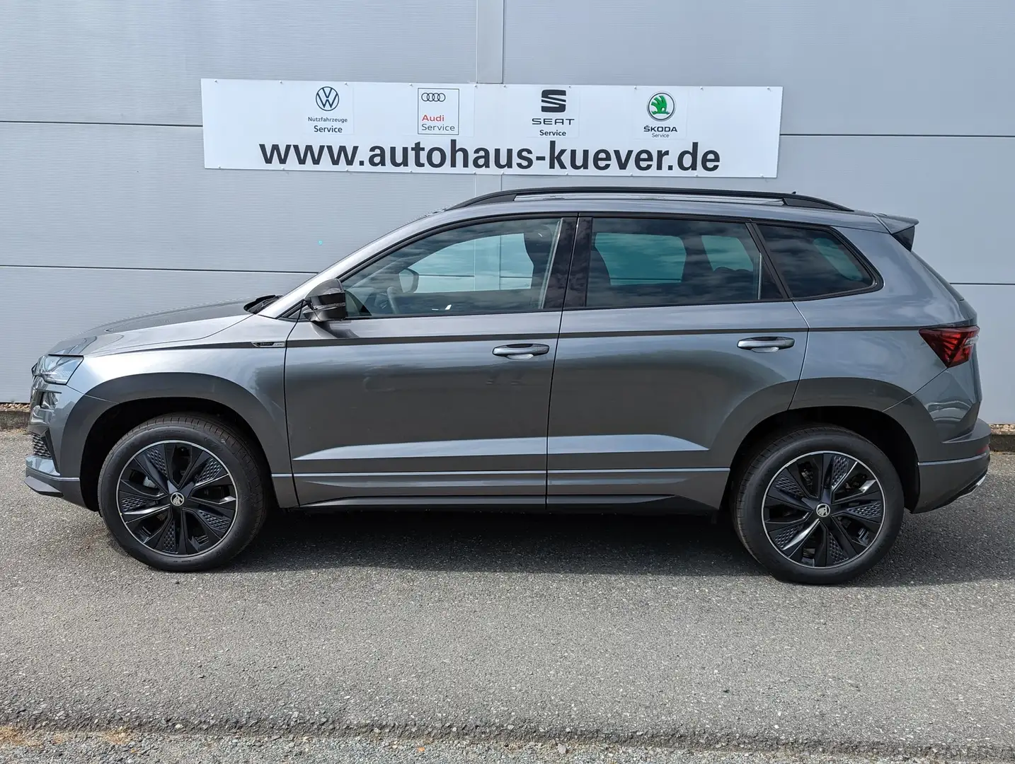 Skoda Karoq 1,5 TSI DSG Sportline Navi+Pano+LED+AHK Grau - 2